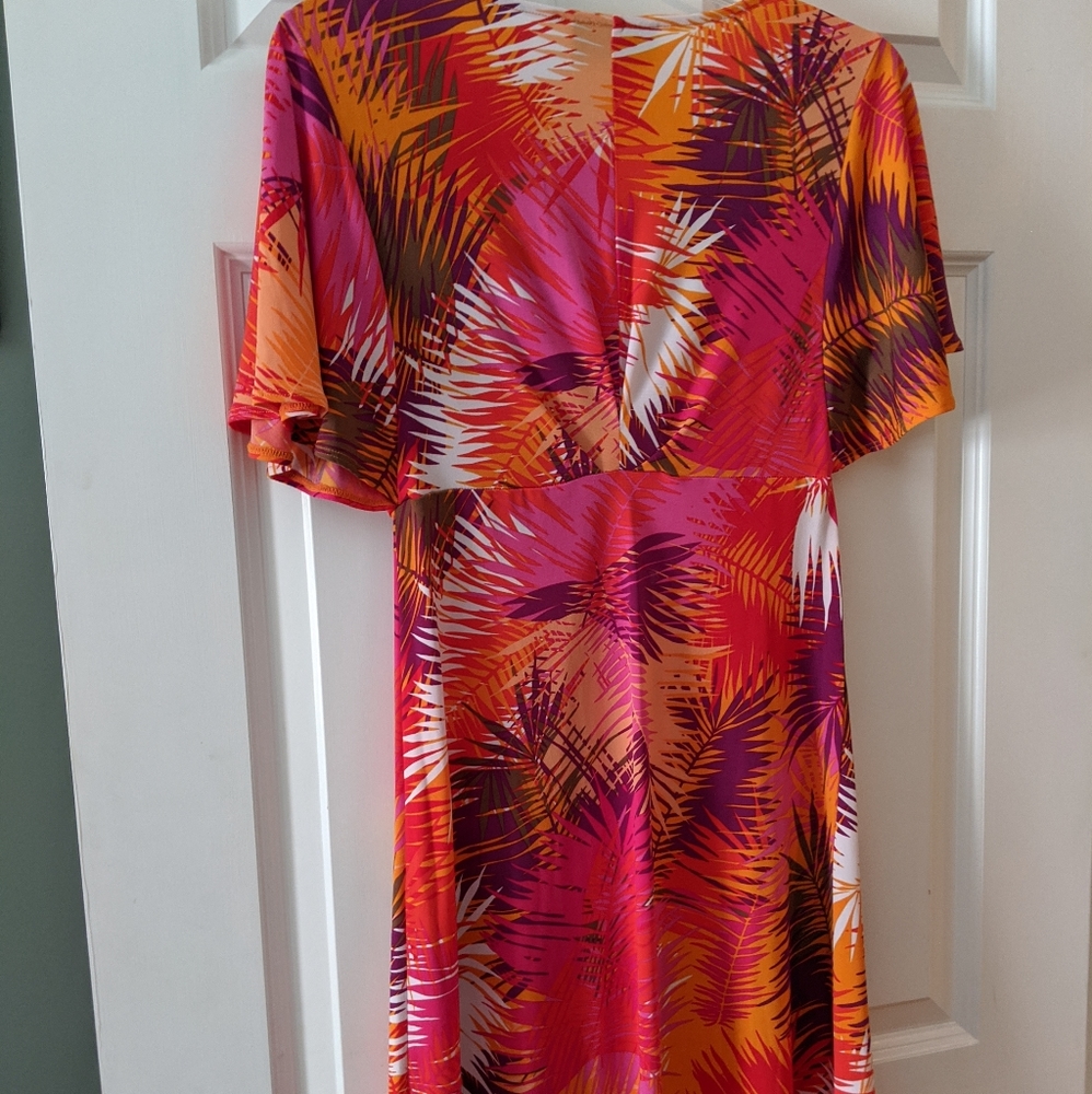 Floral design dress - Picture 2 of 3